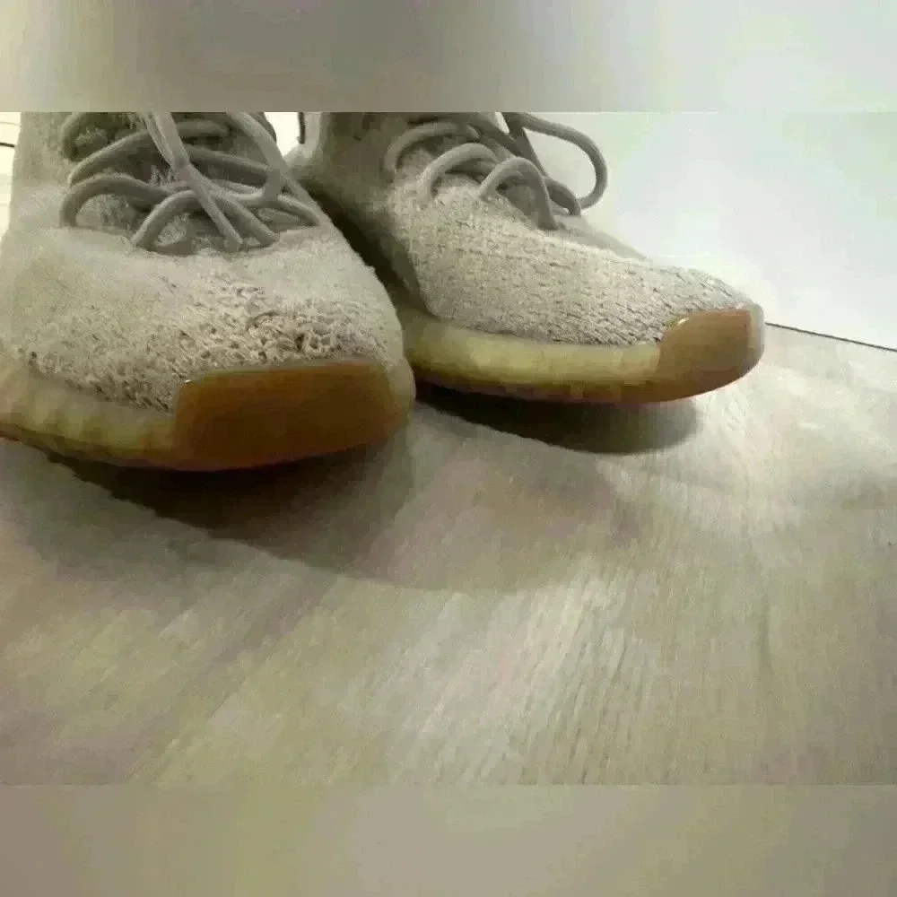 Adidas Yeezy Boost 350 V2 Light Mono Tone Light Grey Sneakers Size 9